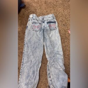 Stylish Light Blue Acid Wash Jeans with Pink Accents